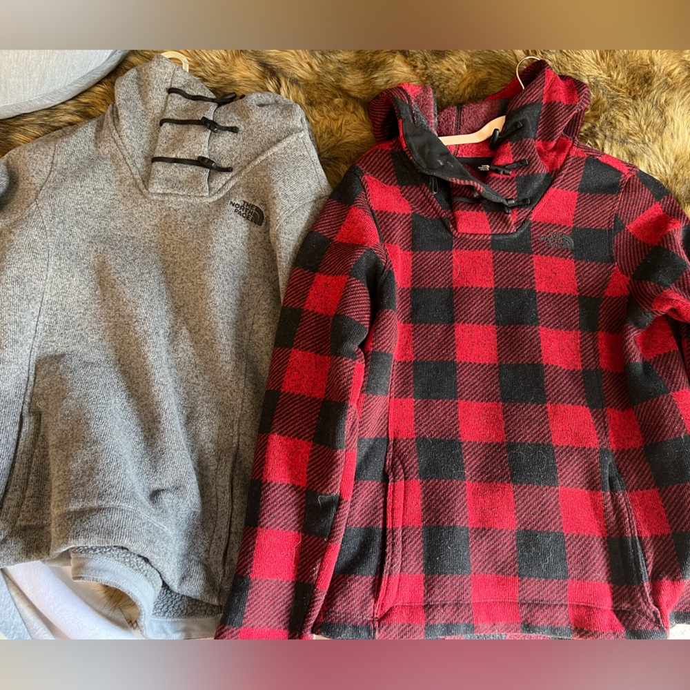Northface Women’s Lot. Size medium and small. NWOT or in Like New Condition.